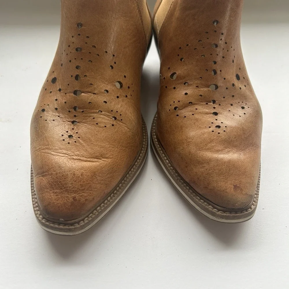 Kelsi Dagger Brooklyn Crestone Ankle Boots Women 8 Tan Perforated Leather C386RX